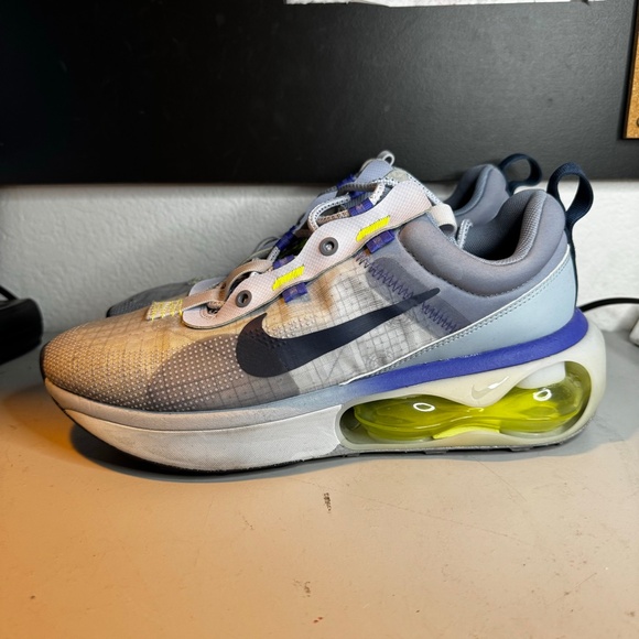 Nike - Picture 3 of 6